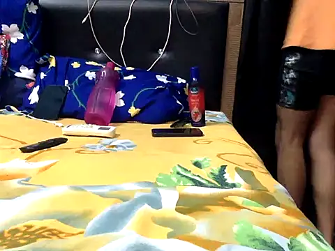 dreamy lusty01 online show from October 21, 2025, 9:15 pm