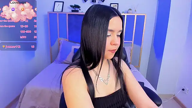 Hanna  Becker  online show from November 3, 2025, 12:28 pm