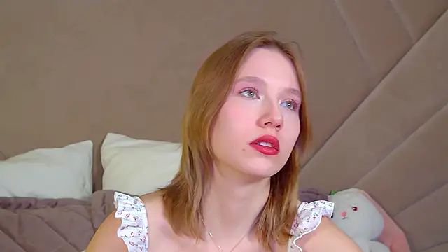 LiliLinn online show from January 16, 2026, 4:49 am