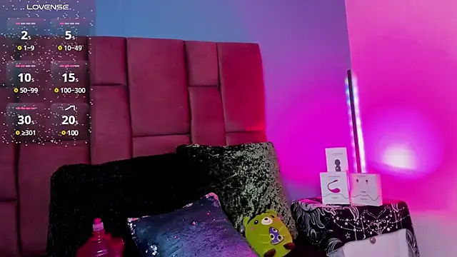 NinaInk online show from February 17, 2025, 3:31 pm