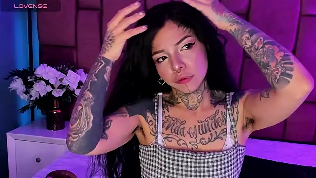 NinaInk online show from March 18, 2025, 11:52 am