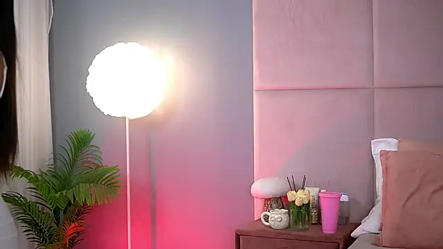 AlmaLuv online show from September 16, 2025, 3:40 am