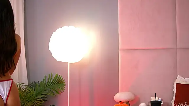 AlmaLuv online show from November 6, 2025, 4:46 am