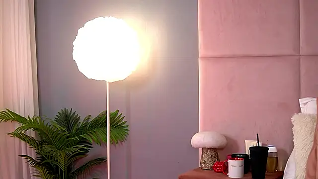 AlmaLuv online show from February 18, 2026, 4:41 am