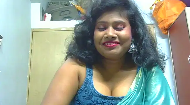 Snapshot of sexy_roma chatting on December 28, 2024, 5:46 pm sexy roma online show from December 28, 2024, 5:46 pm