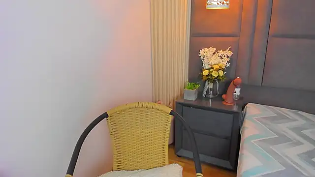 Snapshot of ElaEndez_ chatting on February 6, 2025, 12:37 pm ElaEndez  online show from February 6, 2025, 12:37 pm