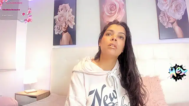 Snapshot of Sweetdreamses_ chatting on February 3, 2025, 12:25 pm Sweetdreamses  online show from February 3, 2025, 12:25 pm