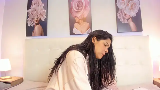 Snapshot of Sweetdreamses_ chatting on February 5, 2025, 12:38 pm Sweetdreamses  online show from February 5, 2025, 12:38 pm