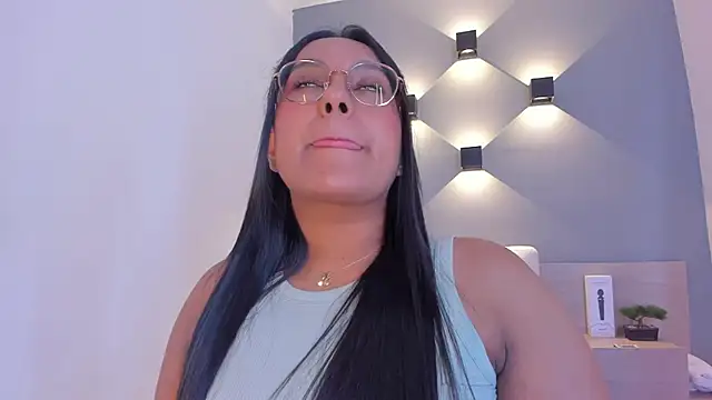 ellamontoya online show from February 6, 2025, 4:31 am