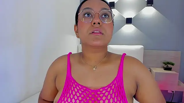 ellamontoya online show from February 13, 2025, 4:22 am