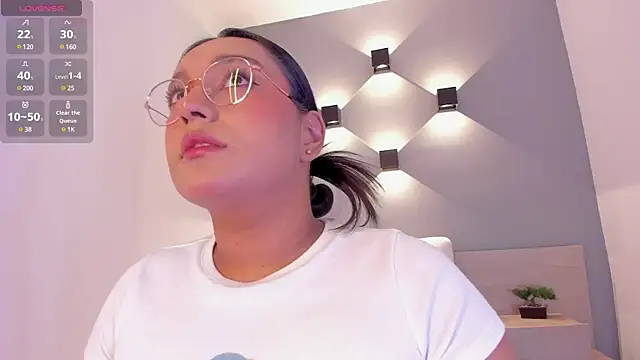 ellamontoya online show from March 14, 2025, 4:54 am