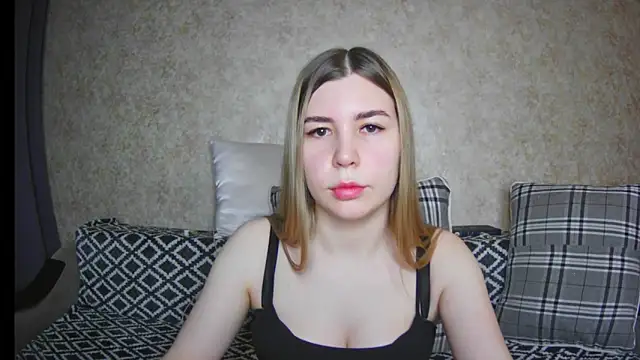 ElllaNuar online show from December 11, 2024, 2:41 am