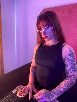 ValenGray online show from September 26, 2025, 12:42 pm