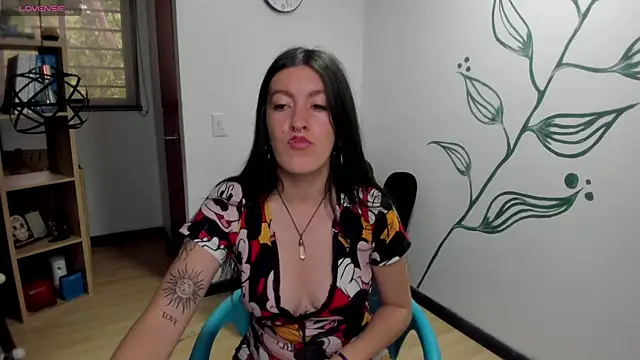 LiaCooper  online show from December 13, 2024, 6:27 pm