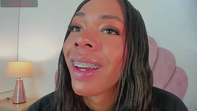 Nicole Paradise online show from February 14, 2025, 12:57 pm