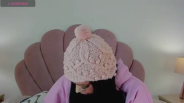 Nicole Paradise online show from October 9, 2025, 12:25 pm