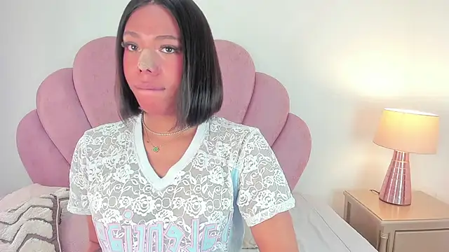 Nicole Paradise online show from November 5, 2025, 12:27 pm