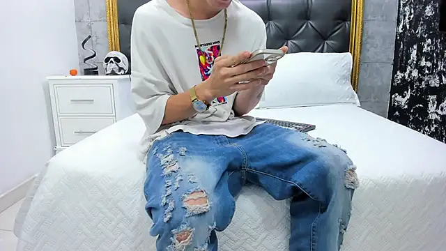 MarcusCollinss  online show from December 6, 2024, 12:49 pm