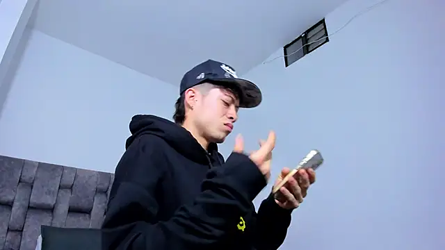 MarcusCollinss  online show from December 19, 2024, 12:12 pm