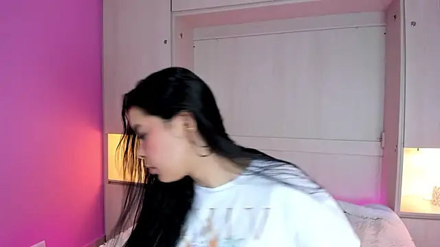 valerymeyerr online show from February 13, 2025, 4:11 am