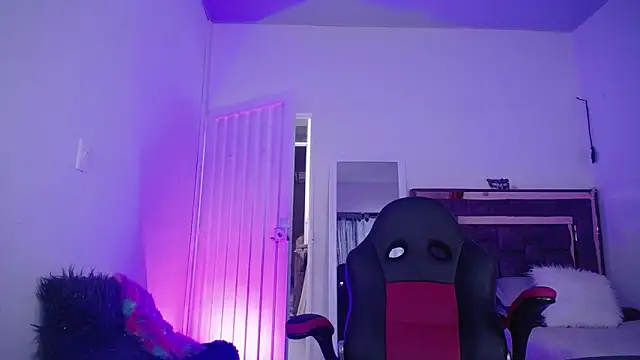 alejandrafitt online show from October 22, 2025, 9:25 pm