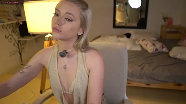 LexieLoree online show from November 4, 2025, 4:00 am