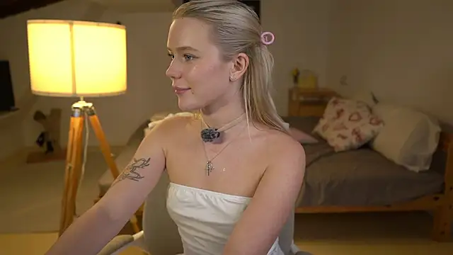 LexieLoree online show from November 13, 2025, 4:17 pm