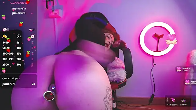 Snapshot of Layna_cold chatting on February 15, 2025, 11:28 am Layna cold online show from February 15, 2025, 11:28 am