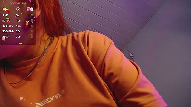 Snapshot of Layna_cold chatting on February 18, 2025, 10:14 pm Layna cold online show from February 18, 2025, 10:14 pm