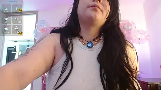 Snapshot of Layna_cold chatting on February 11, 2026, 12:43 pm Layna cold online show from February 11, 2026, 12:43 pm