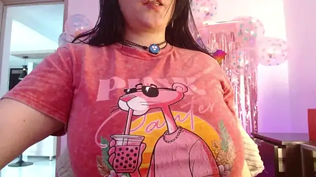 Snapshot of Layna_cold chatting on February 12, 2026, 12:44 pm Layna cold online show from February 12, 2026, 12:44 pm