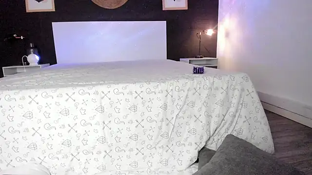 VioletPaket online show from January 27, 2025, 8:39 pm