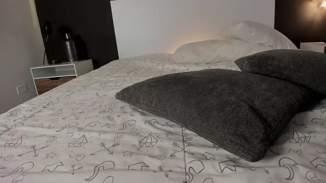 VioletPaket online show from February 13, 2025, 9:27 pm