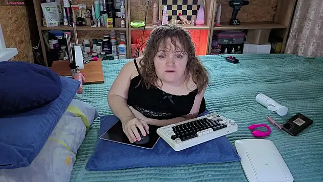 MiniNatalie online show from November 10, 2025, 6:34 am