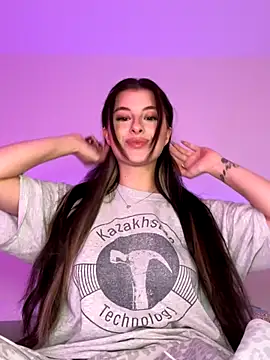 Mia-Minou online show from November 9, 2025, 7:01 pm