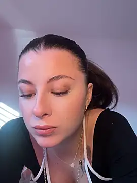 Mia-Minou online show from December 17, 2025, 12:00 pm