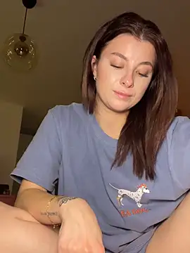 Mia-Minou online show from February 1, 2026, 12:20 am