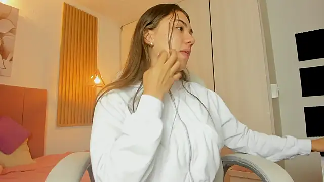 mia nevaeh online show from January 5, 2025, 9:03 pm