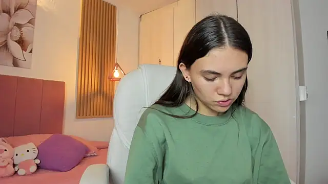 mia nevaeh online show from March 3, 2025, 8:54 pm