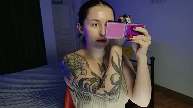 VioletCatt online show from December 17, 2025, 8:20 am