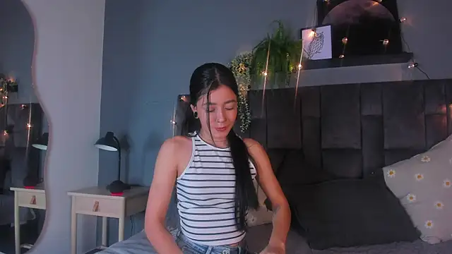 AmyPalmmer online show from October 15, 2025, 11:43 am