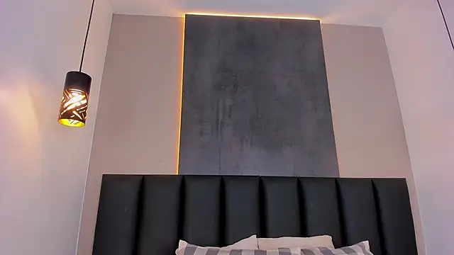 AmyPalmmer online show from October 21, 2025, 11:44 am