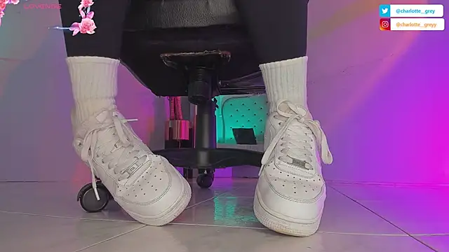 charlotte  grey online show from September 18, 2025, 7:49 pm