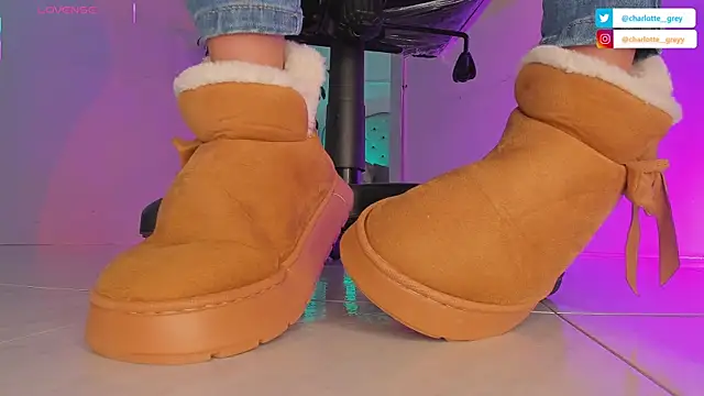 charlotte  grey online show from September 30, 2025, 8:14 pm