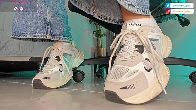 charlotte  grey online show from October 15, 2025, 8:20 pm