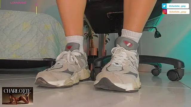 charlotte  grey online show from October 23, 2025, 8:07 pm