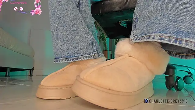 charlotte  grey online show from November 27, 2025, 9:06 pm