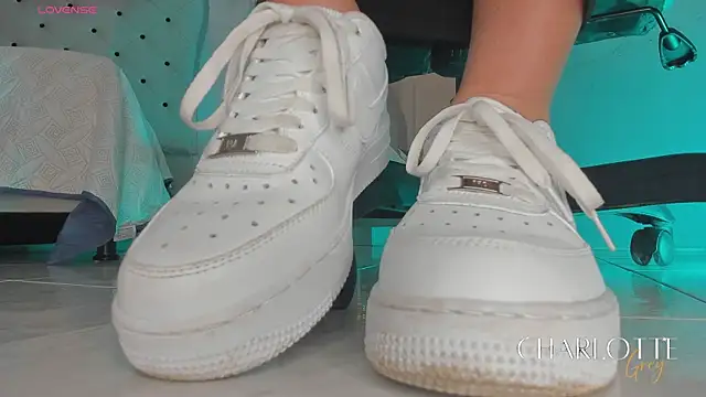 charlotte  grey online show from January 16, 2026, 8:02 pm