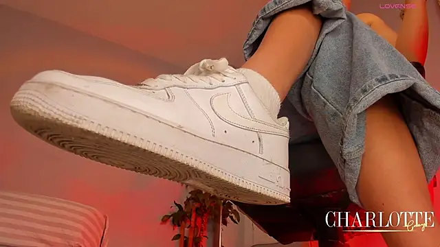 charlotte  grey online show from April 20, 2026, 8:43 pm