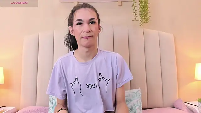 Mia thompson 19 online show from January 15, 2026, 7:06 pm